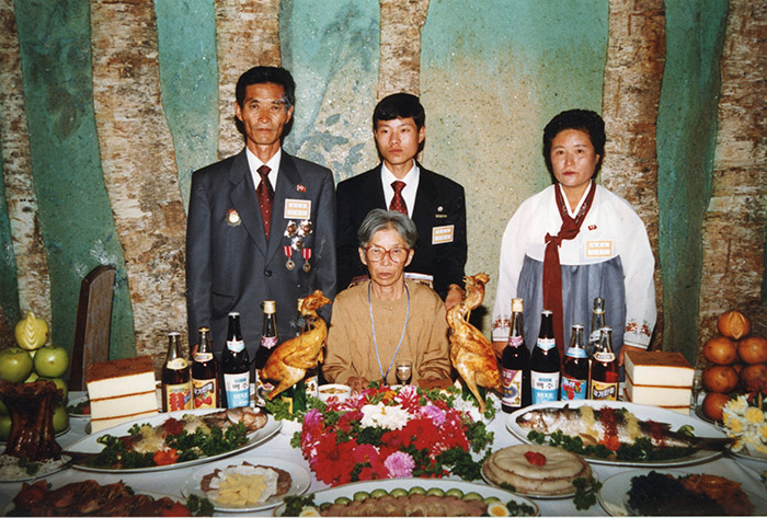 Mr. Jeong’s family at the reunion venue in 2002