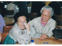 10차_2004년 남북이산가족 상봉행사 1번째 사진