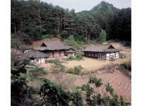 칠보산(七寶山) 개심사 전경 - 함경북도 (제공 : 평화문제연구소)  13번째 사진
